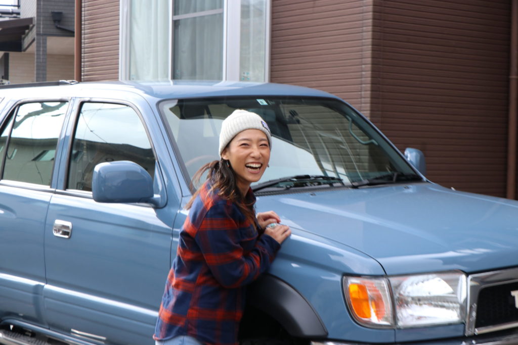 image-サーフ女子が語る愛車との出会い「乗りたい車に乗る方が効率的！」 | Car Shop Dearsign